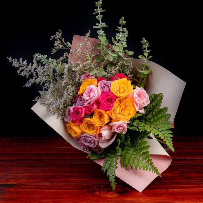 24-Rosas-Multicolor-en-Ramo 24 Rosas Multicolor en Ramo - Imagen 1