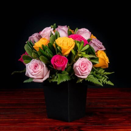 Caja Negra con 24 rosas multicolor