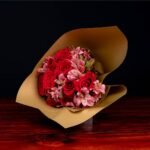 Rosas y astromelias en ramo
