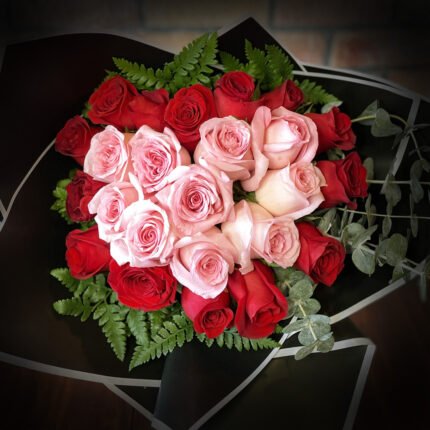 Corazon de 24 Rosas Rojas y Rosa